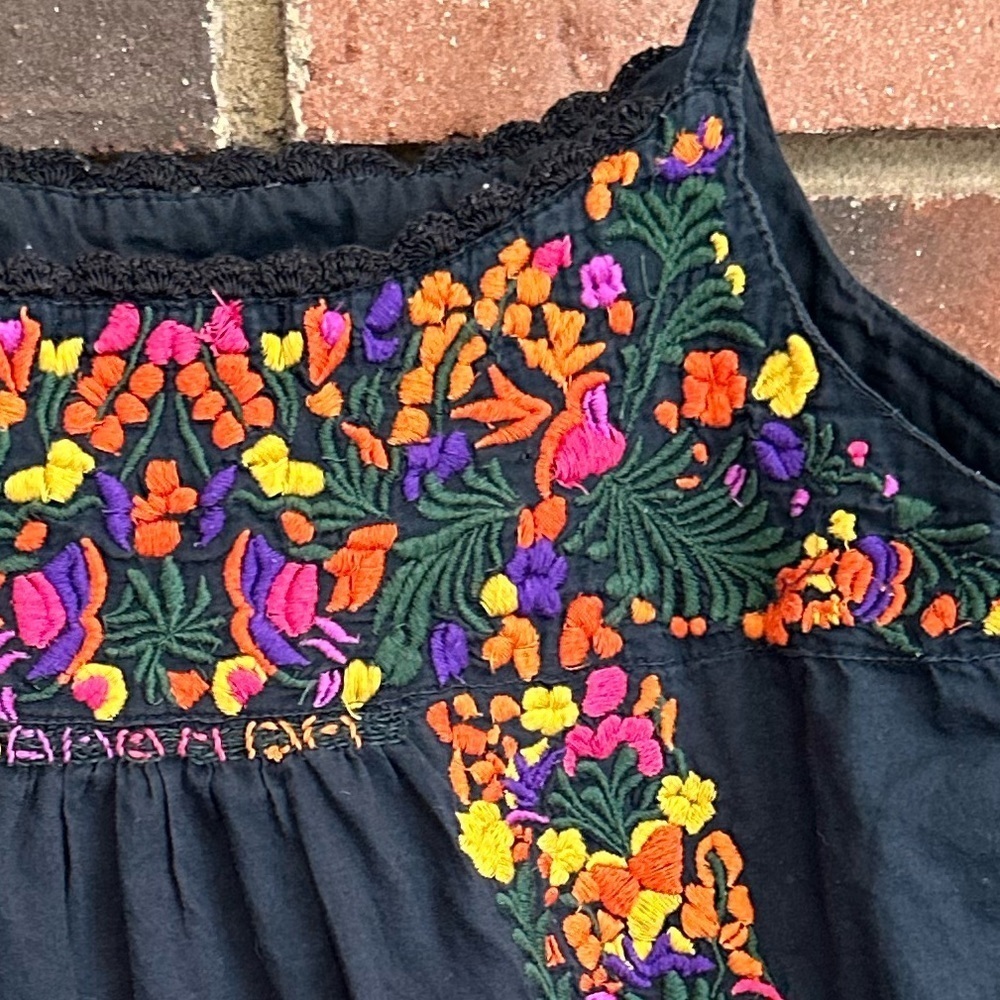 ποΈ Lucky Brand 100% Cotton embroidered top excellent condition. - Picture 6 of 6